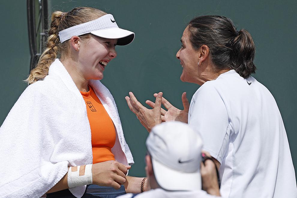 晋级下一阶段首场状态出色,加拿大队观众沸腾!,莎拉波娃重返赛场再创辉煌时刻 晋级下一阶段首场状态出色,加拿大队观众沸腾!,莎拉波娃重返赛场再创辉煌时刻